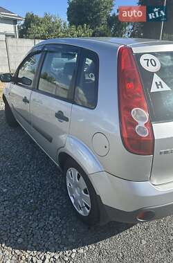 Хэтчбек Ford Fiesta 2007 в 