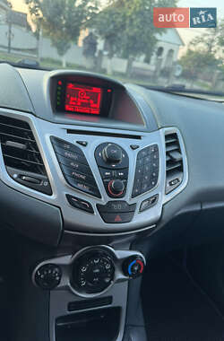 Хэтчбек Ford Fiesta 2009 в 