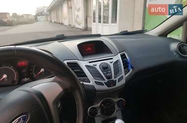 Хэтчбек Ford Fiesta 2011 в 