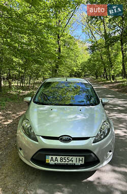 Хэтчбек Ford Fiesta 2012 в 
