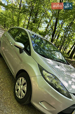 Хэтчбек Ford Fiesta 2012 в 