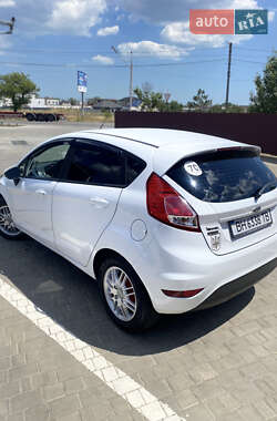 Хэтчбек Ford Fiesta 2013 в 