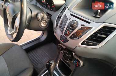Хэтчбек Ford Fiesta 2011 в 