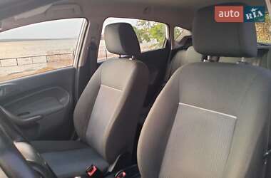 Хэтчбек Ford Fiesta 2011 в 