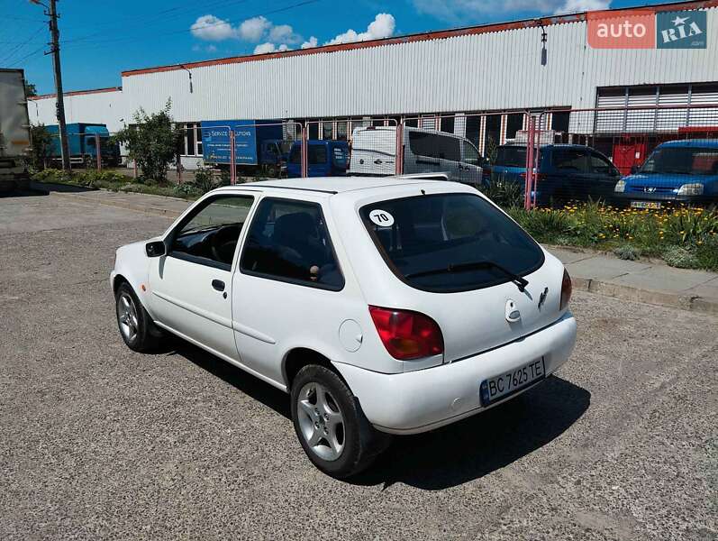Хэтчбек Ford Fiesta 1996 в 
