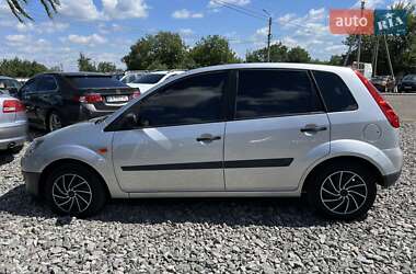 Хэтчбек Ford Fiesta 2006 в 