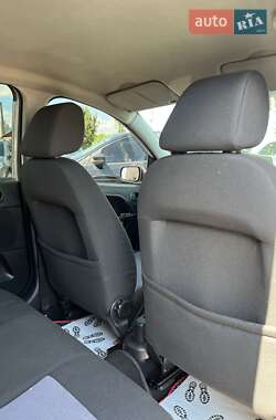 Хэтчбек Ford Fiesta 2006 в 