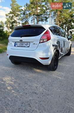 Хэтчбек Ford Fiesta 2015 в 