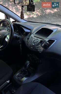 Хэтчбек Ford Fiesta 2016 в 