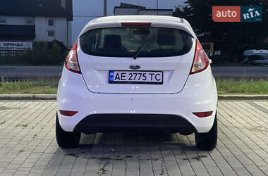 Хэтчбек Ford Fiesta 2016 в 