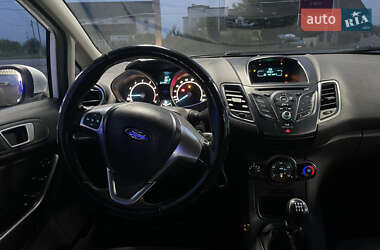 Хэтчбек Ford Fiesta 2016 в 