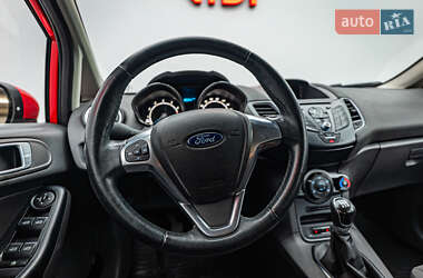 Хэтчбек Ford Fiesta 2016 в 