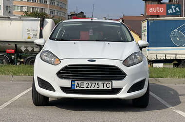 Хэтчбек Ford Fiesta 2016 в 