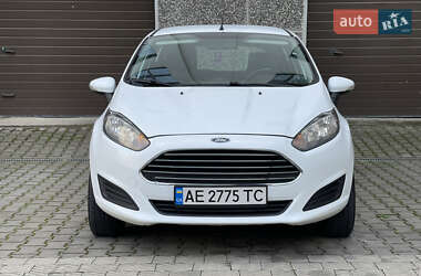 Хэтчбек Ford Fiesta 2016 в 