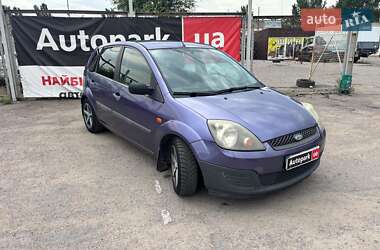 Хэтчбек Ford Fiesta 2006 в 