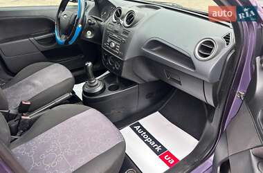Хэтчбек Ford Fiesta 2006 в 