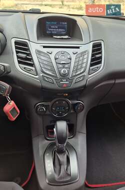 Хэтчбек Ford Fiesta 2015 в 