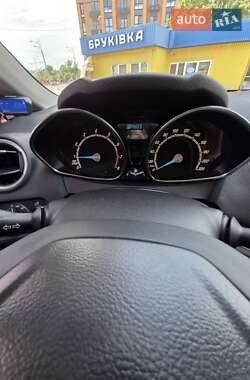Хэтчбек Ford Fiesta 2015 в 