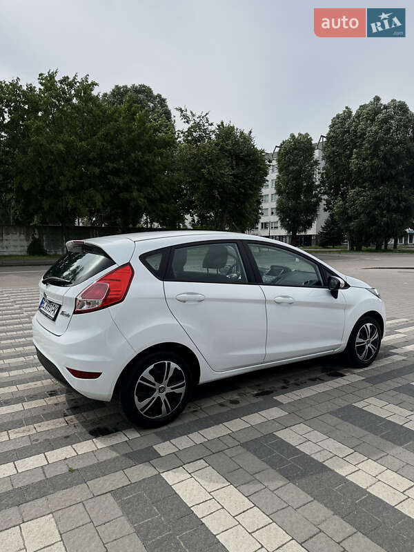 Хэтчбек Ford Fiesta 2015 в Львове