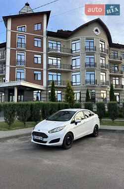Седан Ford Fiesta 2016 в Львові