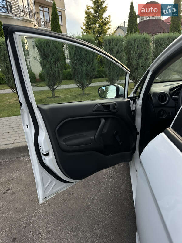 Седан Ford Fiesta 2016 в Шептицькому фото 10 Седан Ford Fiesta 2016 в Шептицькому