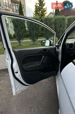 Седан Ford Fiesta 2016 в 
