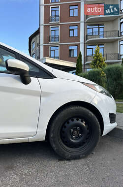 Седан Ford Fiesta 2016 в 