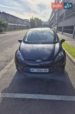 Хэтчбек Ford Fiesta 2012 в 