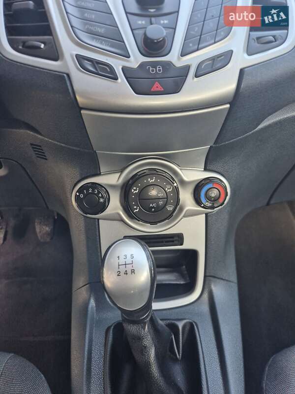 Хэтчбек Ford Fiesta 2012 в Львове
