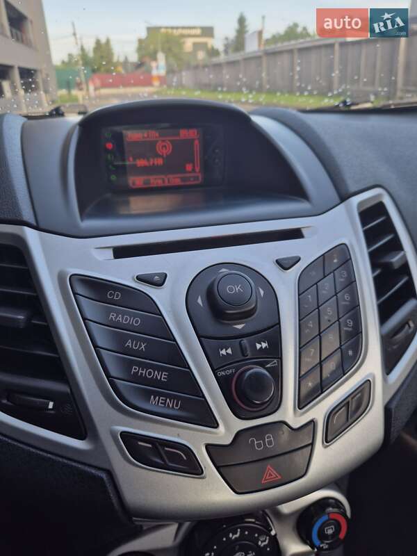 Хэтчбек Ford Fiesta 2012 в Львове