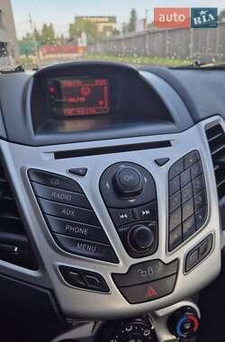 Хэтчбек Ford Fiesta 2012 в 