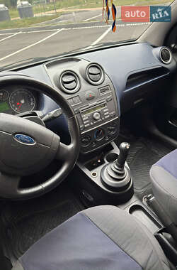 Хэтчбек Ford Fiesta 2006 в 
