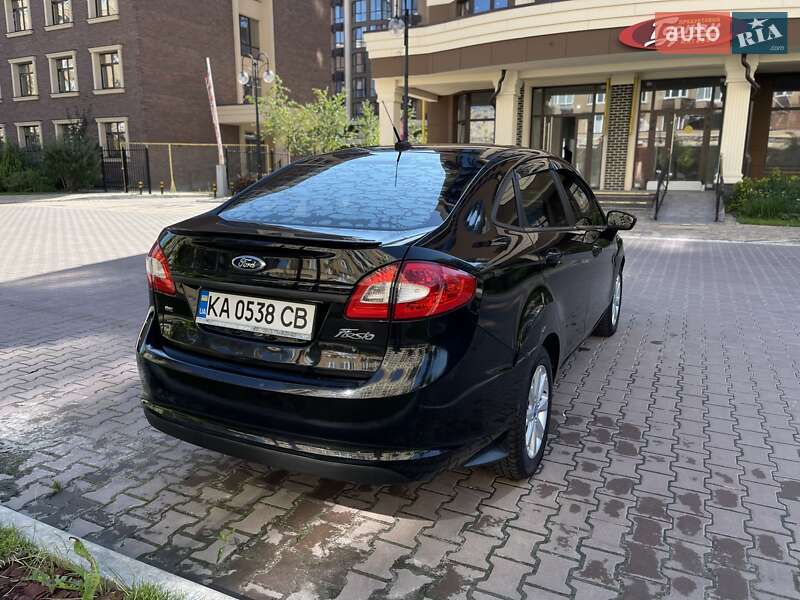Седан Ford Fiesta 2012 в Києві