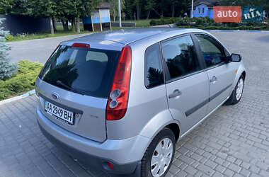 Хэтчбек Ford Fiesta 2006 в 
