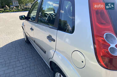Хэтчбек Ford Fiesta 2006 в 