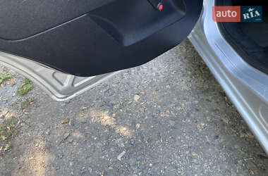 Хэтчбек Ford Fiesta 2006 в 