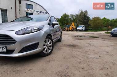 Хэтчбек Ford Fiesta 2015 в 