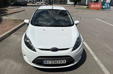 Хэтчбек Ford Fiesta 2012 в 