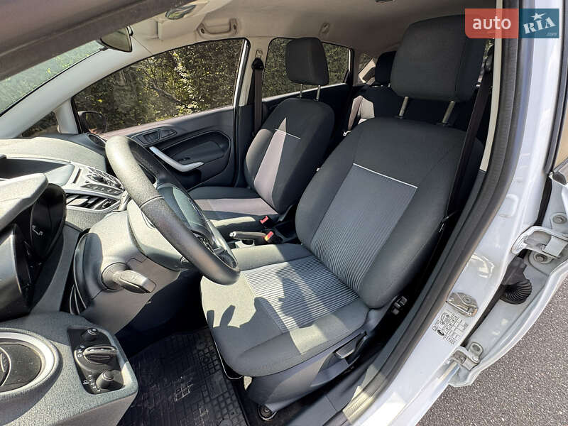 Хэтчбек Ford Fiesta 2012 в Киеве