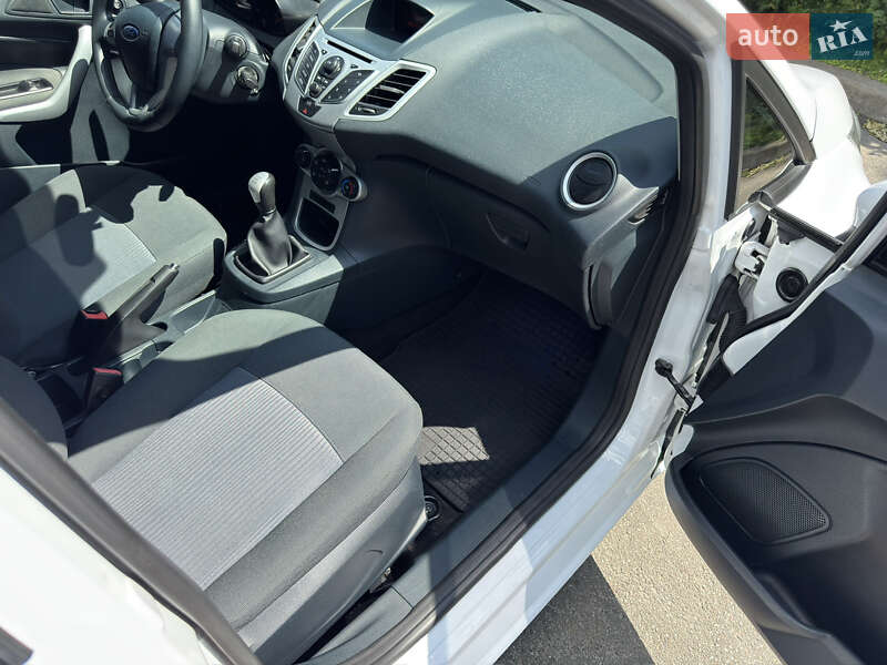 Хэтчбек Ford Fiesta 2012 в Киеве