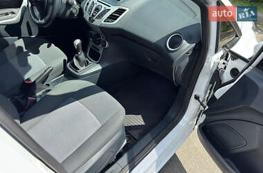 Хэтчбек Ford Fiesta 2012 в 
