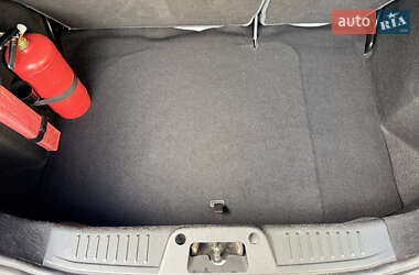 Хэтчбек Ford Fiesta 2012 в 