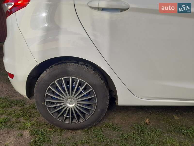Хэтчбек Ford Fiesta 2010 в Литине