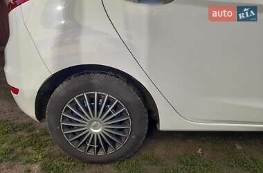 Хэтчбек Ford Fiesta 2010 в 