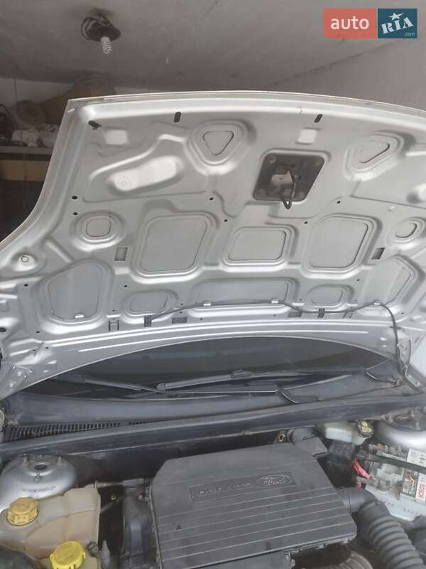 Хэтчбек Ford Fiesta 2006 в Киеве