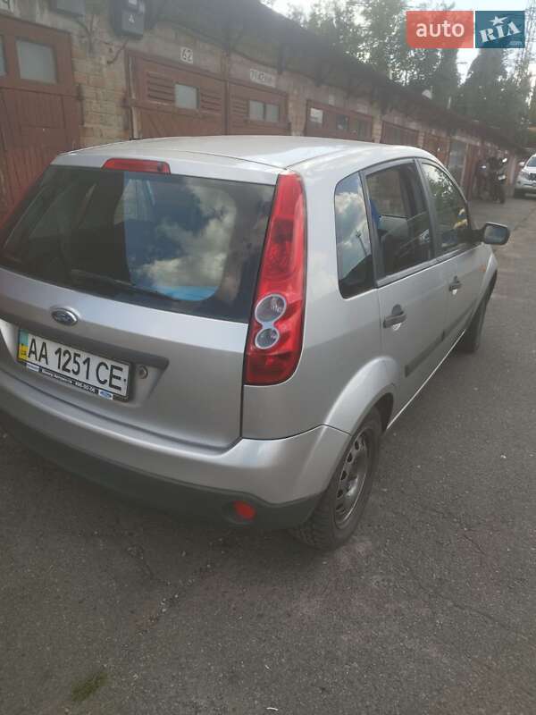 Хэтчбек Ford Fiesta 2006 в Киеве