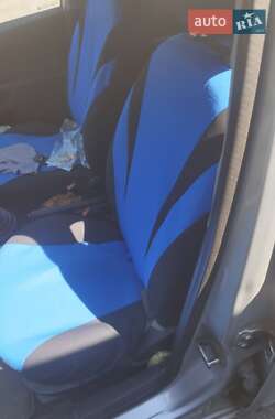 Хэтчбек Ford Fiesta 2006 в 