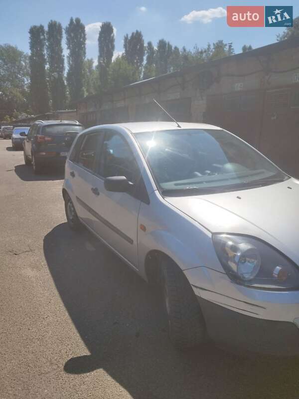 Хэтчбек Ford Fiesta 2006 в Киеве