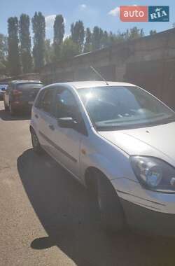 Хэтчбек Ford Fiesta 2006 в 