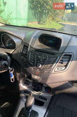 Седан Ford Fiesta 2015 в 